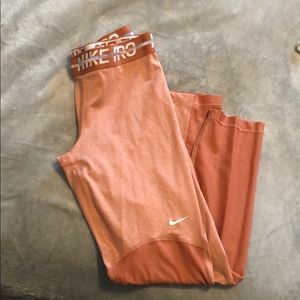 Nike pro leggings women’s size small in peach